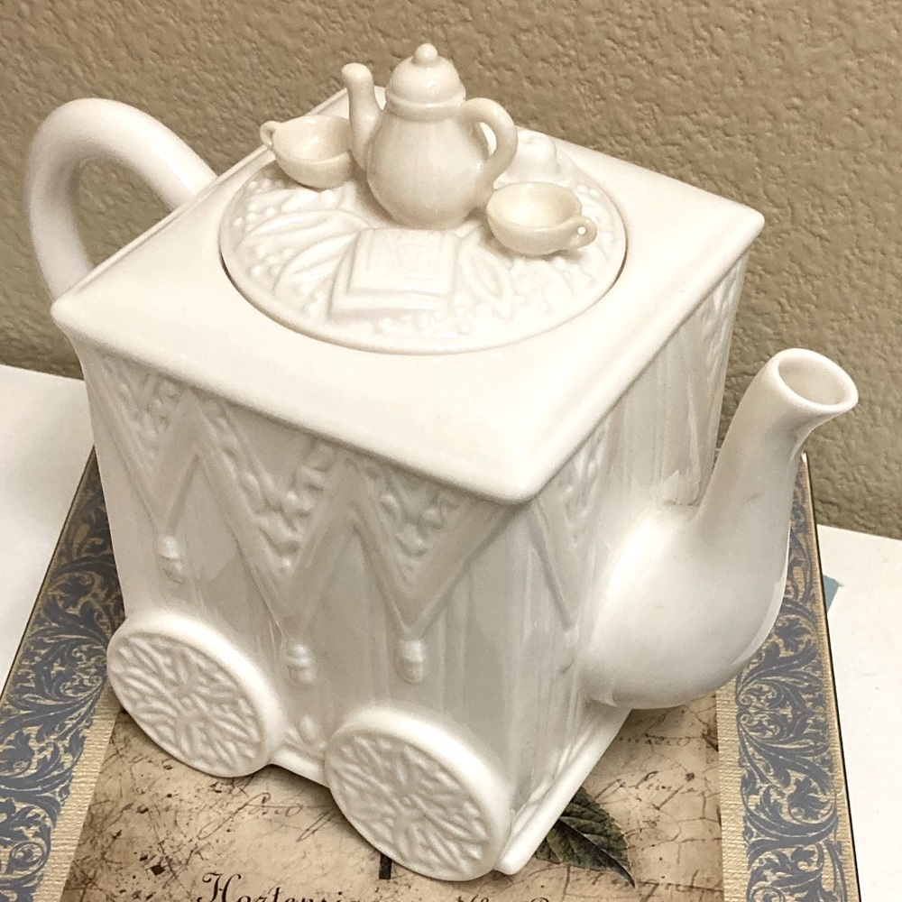 Lenox Teapot - Butlers Pantry - Picture 5 of 10